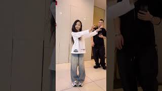 Xiangsiyao hand gesture dance move with the music Daddys little cotton jacket challenge it [upl. by Enorej]