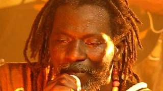 TIKEN JAH FAKOLY  Les Martyrs  PARIS LA CIGALE 20012011  BONNE QUALITÉ HQ [upl. by Nimref]