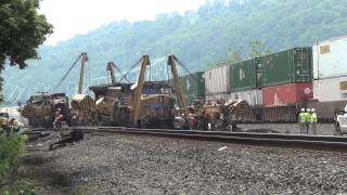 Hulcher Caterpillar crews prep raising UP AC4400CWCTE 5594  Sewickley PA derailment site 7314 [upl. by Sidwell]