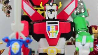 Voltron Blazing Sword Voltron SDCC 2011 Exclusive Figure Review [upl. by Nomahs]