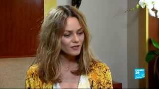 Vanessa Paradis chante lamour  CULTURE 08062013 [upl. by Etteoj]