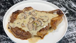 Une ENTRECÔTE juteuse avec une SAUCE CHAMPIGNONS bien crémeuse 🥩👩🏻‍🍳 [upl. by Arbe]