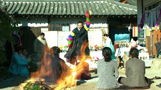 Shaman protecting girl through Exorcism Scene HD  THE WAILING 2016 [upl. by Bradeord206]