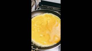 ĆHÈÈŚ OMELETTE 🧀healthy cheeseomelette trending food [upl. by Reivazx]