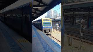 Canberra and Griffith train at Central Station [upl. by Blight]