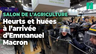 Situation tendue au Salon de lAgriculture à larrivée dEmmanuel Macron [upl. by Salakcin]