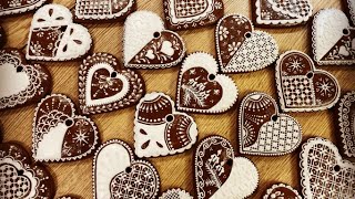 Medovníkové SRDIEČKA  Zdobenie vianočných medovníkov  gingerbread decorating [upl. by Armelda]