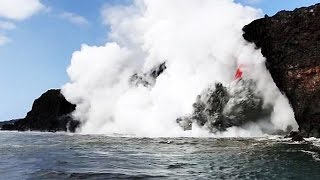 Mire chorros de lava del volcán Kilauea caen al Pacífico [upl. by Bobbye]