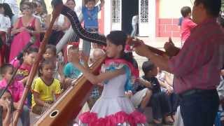 Niña Tocando Arpa MOLIENDO CAFÉ y LA BALADA DEL MARIACHI SOFÍA GONZÁLEZ [upl. by Behn281]