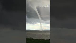 Une spectaculaire trombe marine a été observée jeudi sur le SaintLaurent près de CapSaintIgnace [upl. by Knudson456]