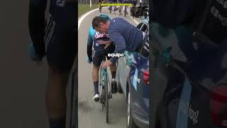 Repara La Bicicleta De Un Ciclista Sin Que Se Detenga [upl. by Vallonia]