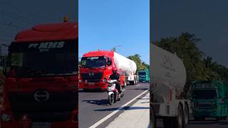 KONVOI TRUK HINO TRAILLER MUATAN TANGKI GAS LPG VS TRUK EXPEDISI FUSO shorts trending subscribe [upl. by Retsub]