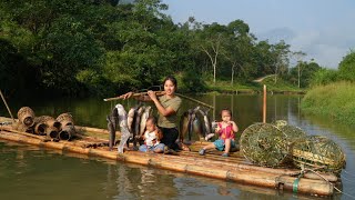 How to weave a bamboo basket to trap giant fish  bring it to the market to sell with your children [upl. by Annoet279]