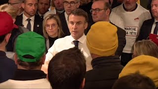 Salon de lagriculture  Emmanuel Macron annonce la mise en place de quotprix planchersquot [upl. by Dugald]