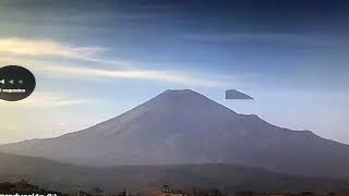 Impresionante OVNI en el Volcán de Fuego de Colima 300424 [upl. by Initof460]