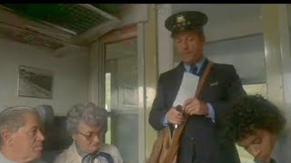 Lhôtel de la plage Extrait du Film 1977 train contrôleur passager qui fume dans un compartiment [upl. by Aidnyl]