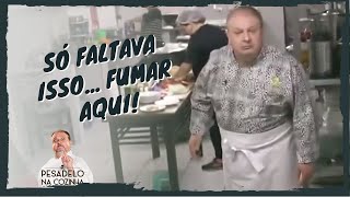 Cachorrão fuma na cozinha e leva bronca do Jacquin  Pesadelo Na Cozinha [upl. by Whitman693]