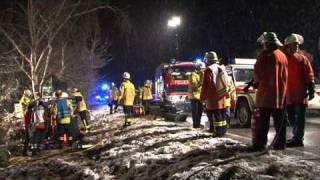 Bad Krozingen L120  Eisglatte Straßen  schwierige Rettungsbedingungen für die Einsatzkräfte [upl. by Adin]