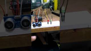 Arduino due  sensor ultrasonico HCSR04  leds [upl. by Eillek]