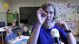 Kinderen basisschool De Zwarm zijn dol op lettersoep [upl. by Guthrie]