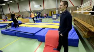 Förlamad elitgymnast har lärt sig gå igen [upl. by Foote]