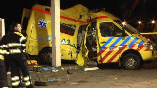 Ernstig gewonde bij ongeval met ambulance [upl. by Enelram]