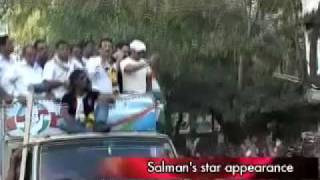 Salman Khan campaigns for politician Baba Siddiqui [upl. by Eicnahc958]