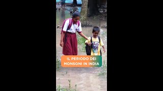 La stagione dei monsoni in India come vivono i bambini [upl. by Ahsimak919]