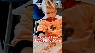 Sinterklaas en pieten koekjes bakken baking food [upl. by Tremaine]