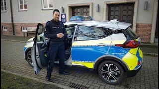 Neue elektrische Streifenwagen für unsere Angestellten im Polizeidienst [upl. by Weissman989]