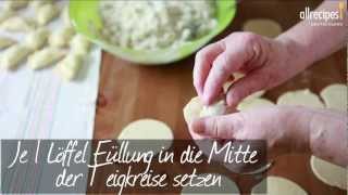 Rezept Piroggen Polnische Teigtaschen mit Pilzfüllung  Allrecipes Deutschland [upl. by Syned]