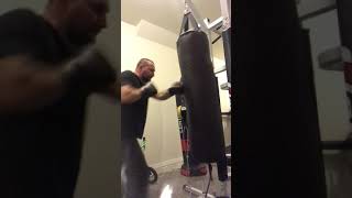 Heavy bag test Everlast 100 lb Vintage Heavy Bag Kit [upl. by Christina]