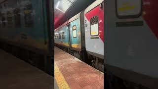 12860 Gitanjali Express गीतांजलि एक्सप्रेस at Jharsuguda Railway Station [upl. by Elleinaj130]