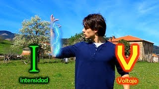 ¿QUE ES LA ELECTRICIDAD ⚡️ VOLTAJE E INTENSIDAD [upl. by Eidaj]