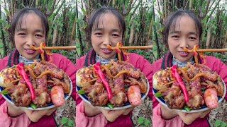 Sister Liu Today I ate spicy chicken papaya shreds delicious food [upl. by Aihsekan]