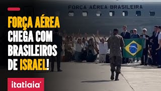 EMOCIONANTE FAB POUSA COM PRIMEIROS BRASILEIROS REPATRIADOS DE ISRAEL [upl. by Ahseikram]