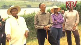 Kagame donates cattle to Museveni [upl. by Lleinnad]