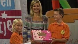 Prinses Máxima geeft startsein actie ‘Schoenmaatjes’ 2010 [upl. by Ynoffit721]