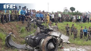 El piloto del avión siniestrado en Nepal con 19 ocupantes es el único superviviente [upl. by Kenlee]