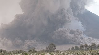 Extreme Pyroclastic Flows At Sinabung Volcano Indonesia 21st Jan 2014 火砕流 [upl. by Ramyaj274]