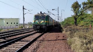 07658  SSS Hubballi  Tirupati Express Special going towards Ballari Jn with rhythmic track sounds [upl. by Shriner]