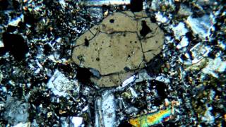 Zoned Clinopyroxene in XPL [upl. by Garap]