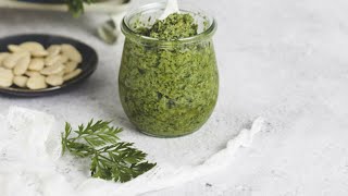 Recette  Pesto de fanes de carottes [upl. by Jecoa]