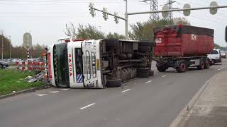 Vrachtwagen gekanteld Europaweg Groningen [upl. by Yrot]