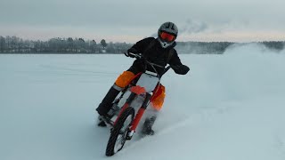 28kW Electric dirt bike on ice  QS138 70H Fardriver 96680 [upl. by Enelime]