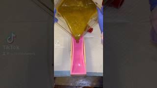 Satisfying pour 🫧🦚💧 soapmaking scourshowers smallbussines fyp [upl. by Adnerb]