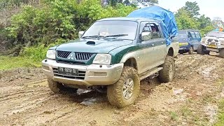 Mitsubishi Strada L200 4x4 Super Graed Menerobos Tanjakan Berlumpur Di Perbatasan Puncak Jaya [upl. by Dawson]