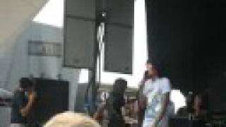 Oli Sykes teaches lyrics Diamonds Arent Forever  BMTH live  Warped Tour 2008 [upl. by Niroht947]