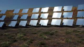 LightManufacturing H1 heliostat array panning shot Selfpowered high efficiency general purpose [upl. by Jaenicke]