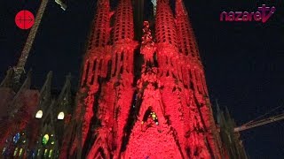 La Sagrada Familia de tiñe de rojo de nazarettv [upl. by Hibbitts478]